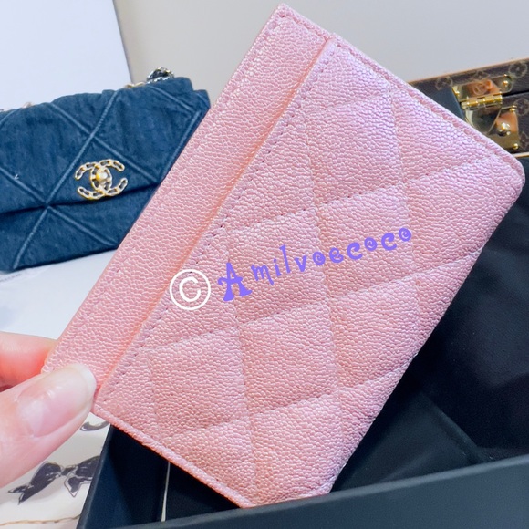 Brand new 19s pink iridescent ID card holder - Picture 5 of 5